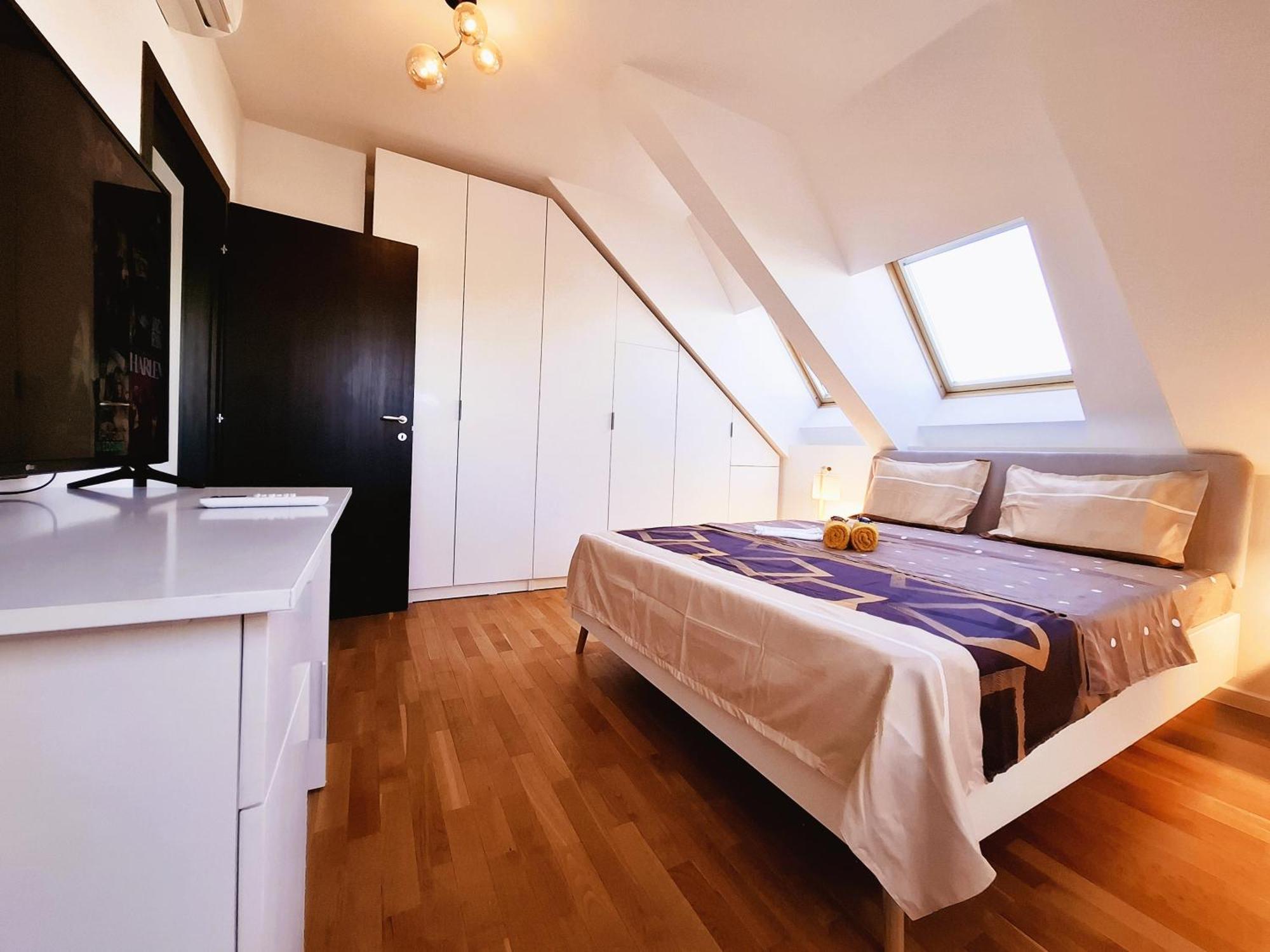 F Apartment *