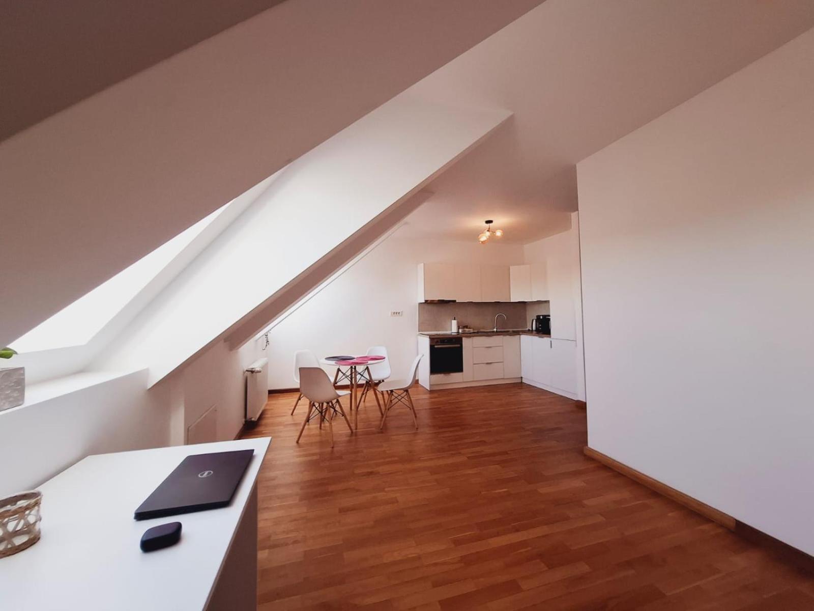 F Apartment *