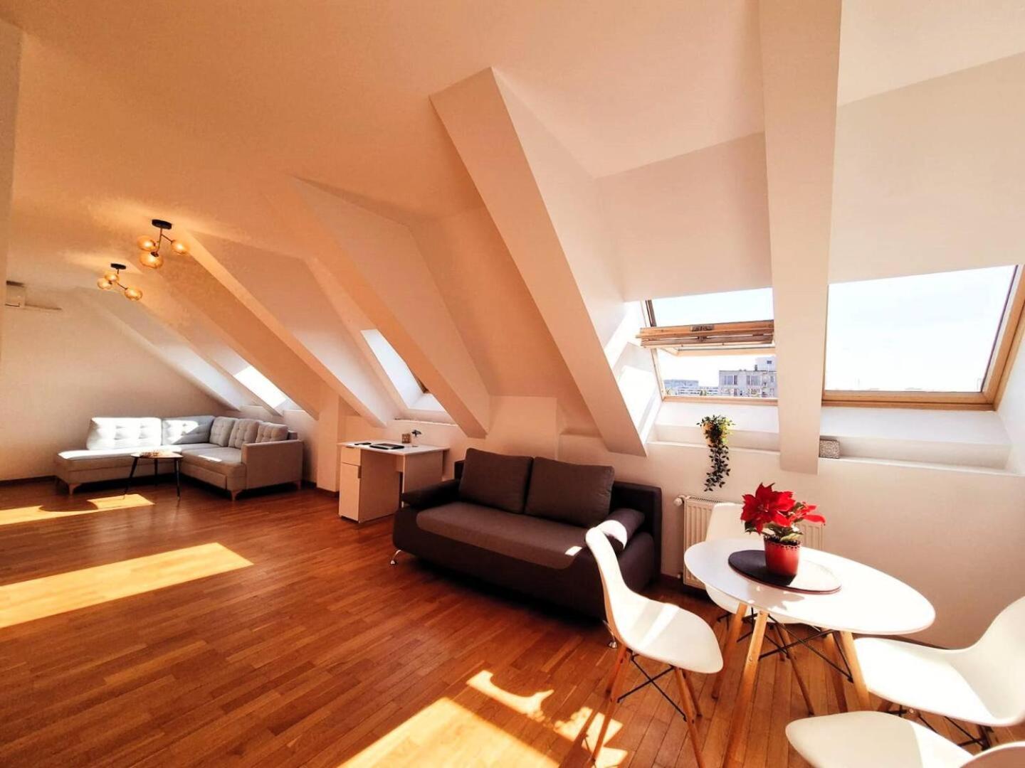 F Apartment *
